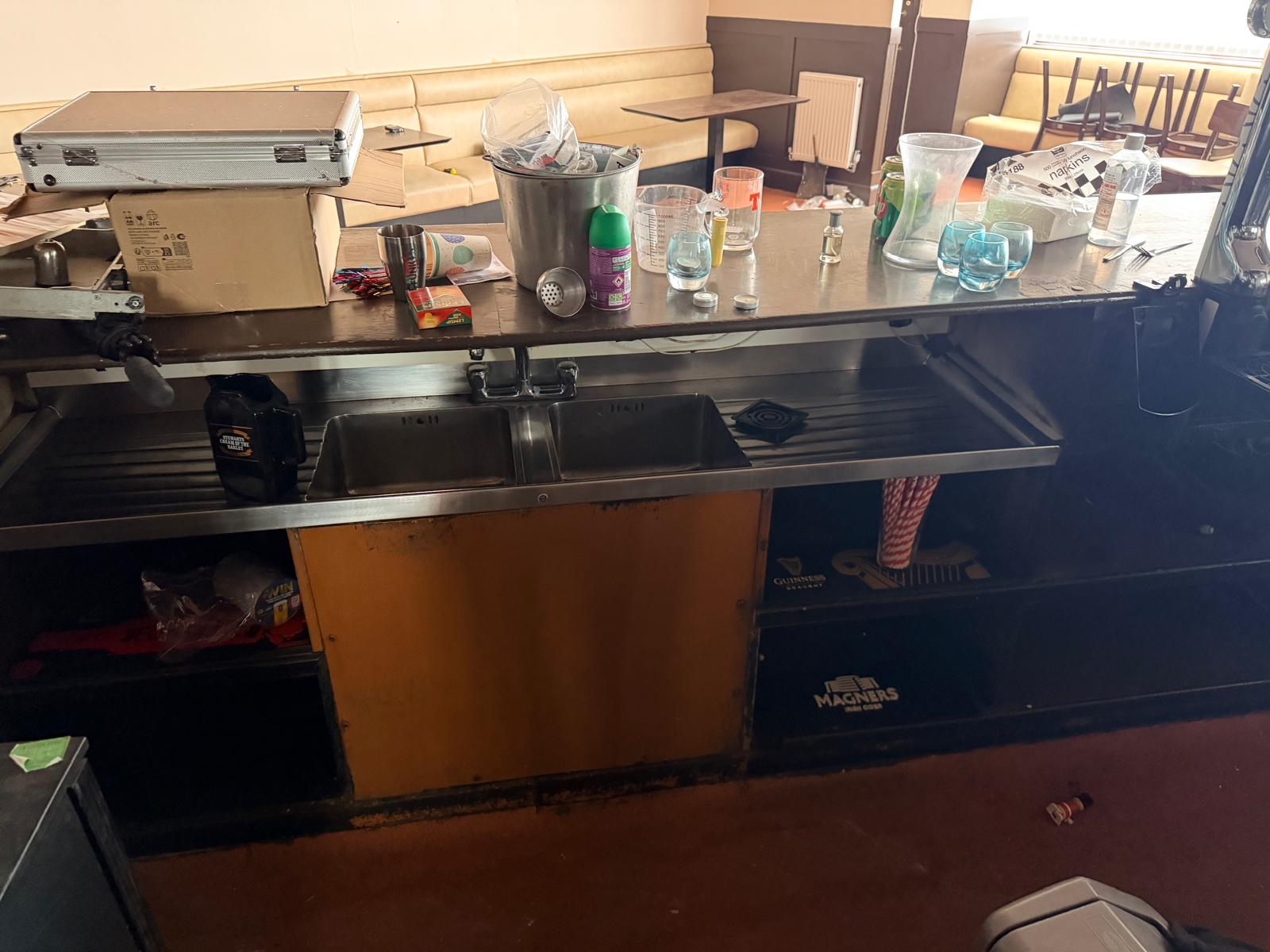 Thistle Bar Alloa — behind the bar looking into the lounge